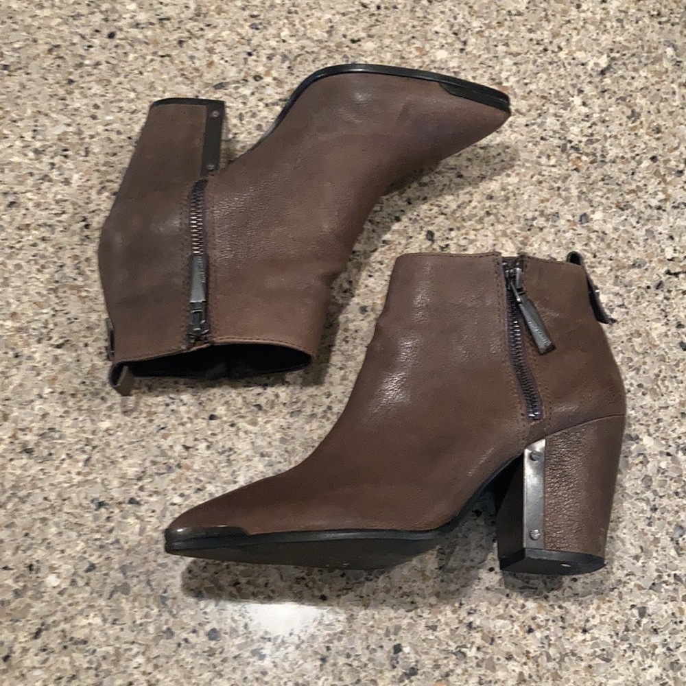 7.5 Women’s Vince Camuto Amori Bootie - Picture 7 of 10